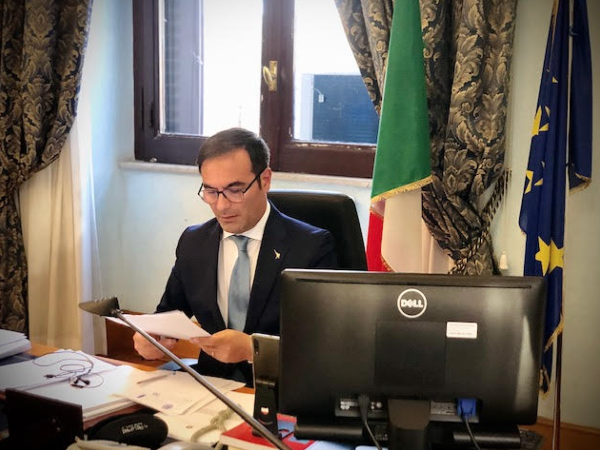 Sottosegretario Sasso: «Continuano gli abusi pro-ddl Zan nelle scuole. Gravissimo quanto accaduto a Pisa» 1